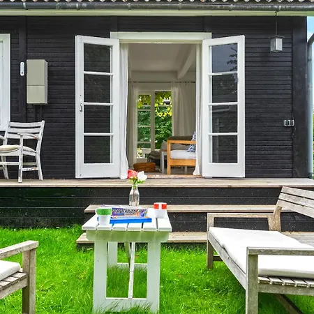 Idyll Summer House In Hornbæk