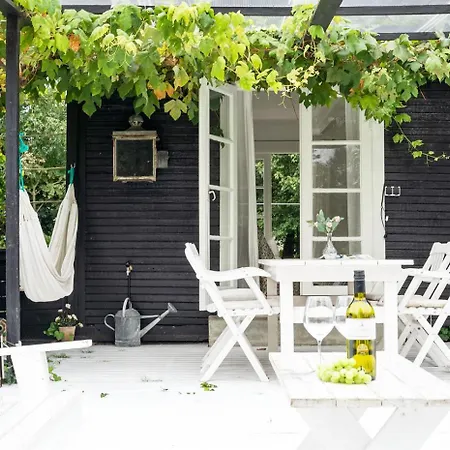 Blissful Summer House In Hornbaek