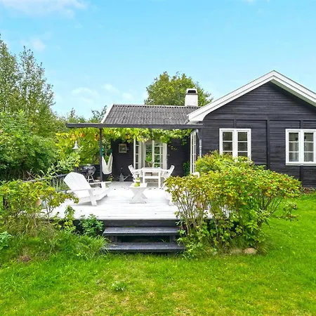Blissful Summer House In Hornbaek *