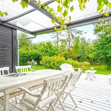 Blissful Summer House In Hornbaek