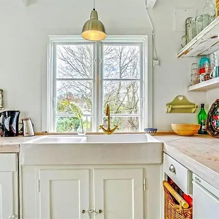 Blissful Summer House In Hornbaek *