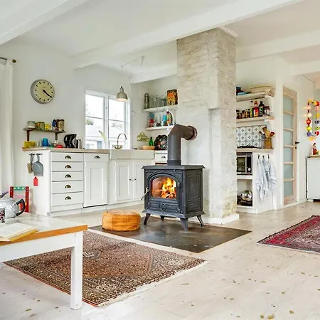 Blissful Summer House In Hornbaek *