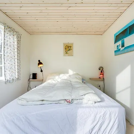 Blissful Summer House In Hornbaek
